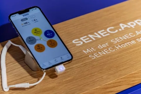 SENEC.App auf Smartphone geöffnet